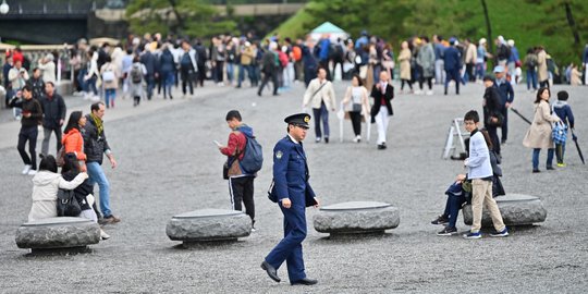 Kota di Jepang Larang Wisatawan Makan Sambil Berjalan