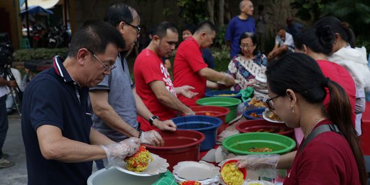 Kebersamaan Komunitas Muslim Tionghoa Indonesia Sajikan Menu Berbuka Puasa