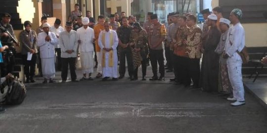 Risma Gelar Doa Bersama Peringati Satu Tahun Bom Bunuh Diri di Gereja