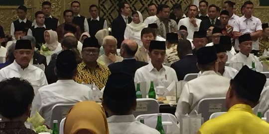 Presiden Jokowi Buka Puasa Bersama di Rumah Ketua DPD