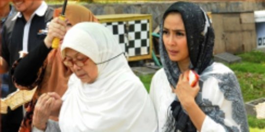 Bikin Pangling, Maudy Koesnaedi Tampil Berhijab di Bulan Ramadan