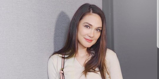 Dapat Hadiah Istimewa, Luna Maya Histeris