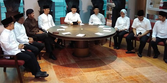 Andi Arief Sentil Anies Baswedan: Jangan Diam dan Bertahan Main Aman