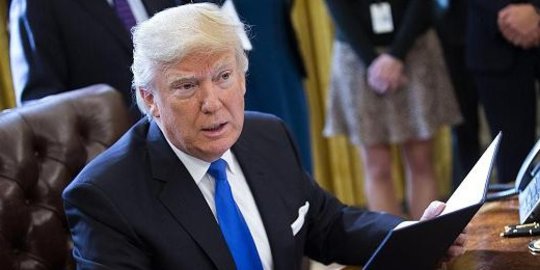 Donald Trump Deklarasikan Darurat Nasional Ancaman Teknologi Informasi