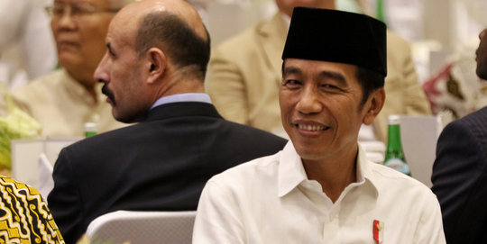 Jokowi Bayar Zakat Mal Rp 55 Juta Lewat Baznas di Istana