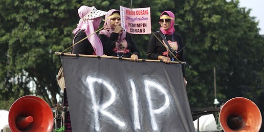 Presidium Perempuan Indonesia Gelar Aksi Damai di Depan Istana