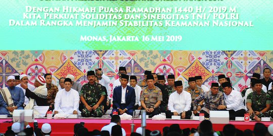 Jokowi Buka Bersama dengan TNI/POLRI