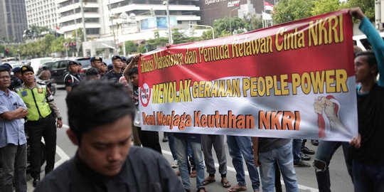 Aksi Tolak People Power di Bawaslu