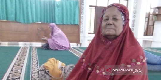 Langkah Kaki Nenek Marieta ke Masjid Berjarak 11,2 km dari Rumah
