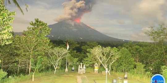 Gunung Agung Kembali Erupsi, Tinggi Kolom Abu Mencapai 2.000 Meter