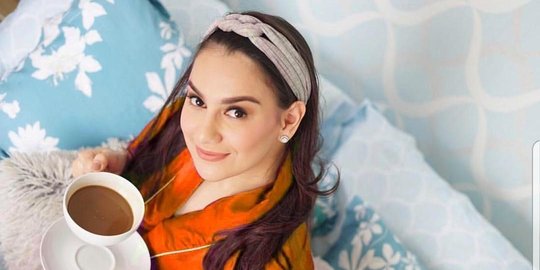 Unggah Foto Bareng Mama, Hidung Irish Bella Curi Perhatian