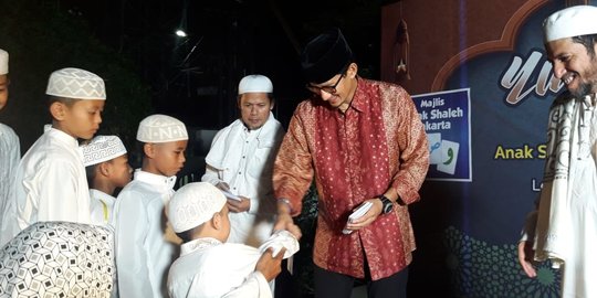 Sambut Bulan Suci Ramadan, Sandiaga Santuni 300 Anak Yatim