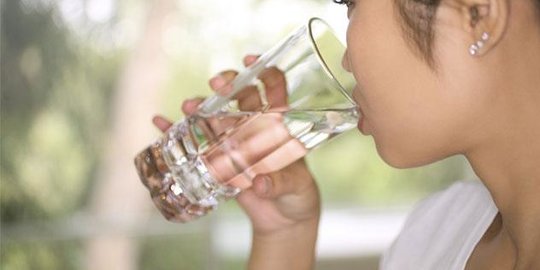 Efektifkah Minum Banyak Air saat Waktu Sahur?