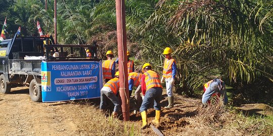 PLN Rogoh Rp130 Miliar Beri Sambungan Listrik Gratis 13.169 Rumah di Kalbar