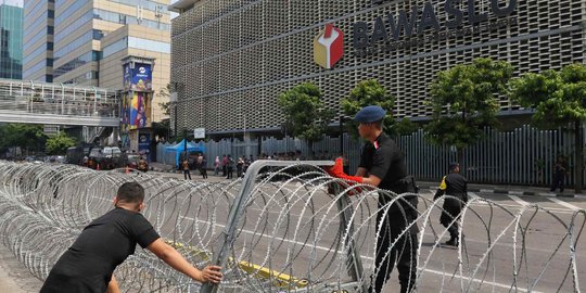 Antisipasi Aksi Demo, Gedung Bawaslu Dikelilingi Kawat Berduri