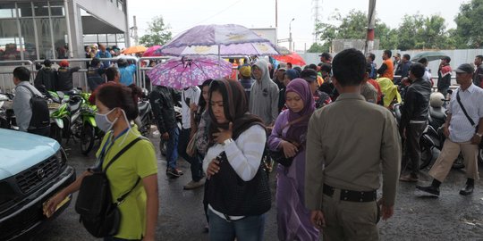 Ada Kericuhan, Penumpang KRL Dilarang Keluar dari Stasiun Tanah Abang