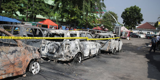 Begini Kondisi Mobil-Mobil yang Hangus Dibakar di Petamburan