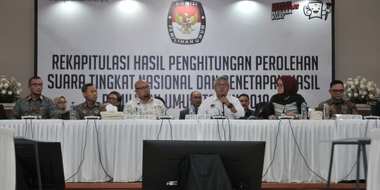 KPU Tetap Bekerja Selesaikan Berkas Pemilu Meski di Luar Gedung Ada Aksi Demo 22 Mei