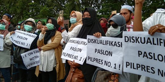 Diguyur Hujan, Aksi Pendukung Prabowo-Sandi di Makassar Bubar