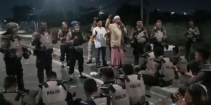 Ulama Ajak TNI dan Polri Selawat di Slipi  merdeka.com