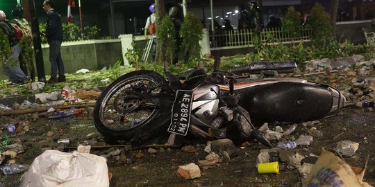 Sisa Kericuhan Massa Aksi di Depan Gedung Bawaslu