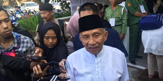 Diperiksa Sebagai Saksi Kasus Makar, Amien Rais Bawa Buku Jokowi People Power