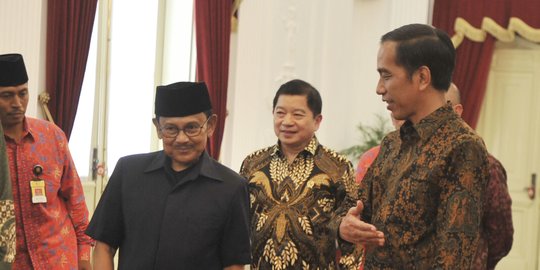 Presiden Jokowi Bertemu B.J Habibie di Istana