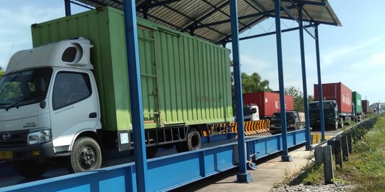 90 Truk Overload di Semarang Berhasil Ditilang Karena Alat Canggih Asal Slovenia