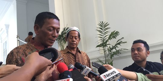 Jokowi Berikan Bantuan Dua Pedagang yang Dijarah Perusuh 22 Mei