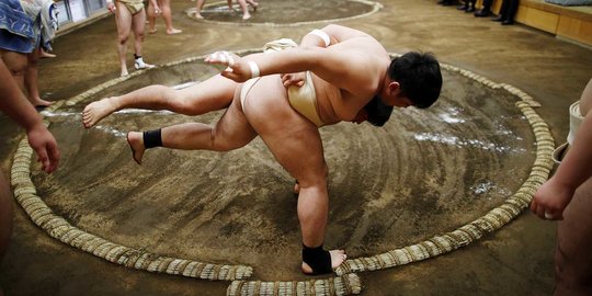 Mengintip Para Pemuda Jepang Berlatih Sumo