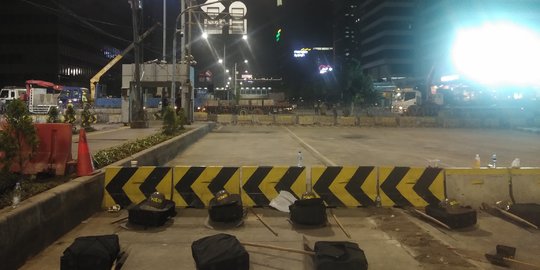 Polisi Tambah Barikade di Depan Gedung Bawaslu