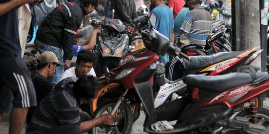 Jelang Lebaran, Bengkel Motor Kebanjiran Pelanggan