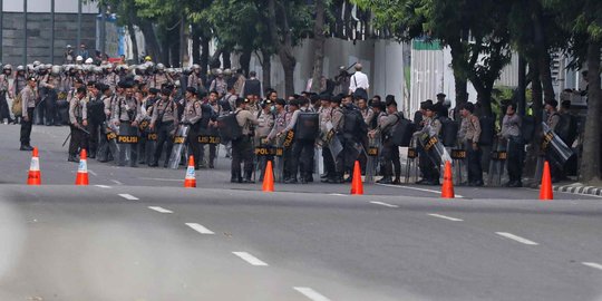 Polisi Masih Tutup Lalu Lintas Sekitar KPU dan Bawaslu