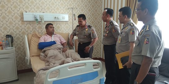 Cerita AKP Ibrahim Kena Batu dan Bertahan di Balik Kobaran Api Asrama Brimob