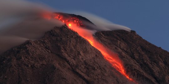 Gunung Merapi Luncurkan Guguran Lava Pijar Dua Kali, Jaraknya Mencapai 650 Meter