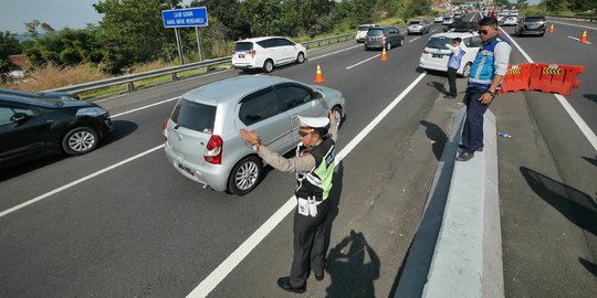 Polisi Bakal Turunkan Pemudik Berbonceng Tiga atau Menumpuk di Mobil Bak