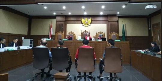 Terima Suap, Empat Anggota DPRD Kalteng Dituntut 7 dan 6 Tahun Penjara