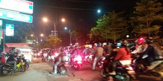 H-7 Lebaran, Arus Mudik Pemotor Mulai Padati Kalimalang Malam Ini