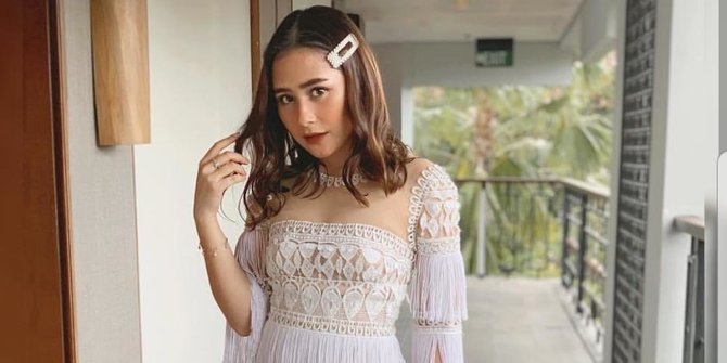 Verrell Bramasta Foto Bareng Prilly Latuconsina, Warganet ...