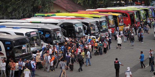 H-5 Lebaran, Pemudik di Terminal Kampung Rambutan Semakin Ramai