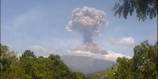 Gunung Agung Erupsi, Tinggi Kolom Abu Capai 2.000 Meter