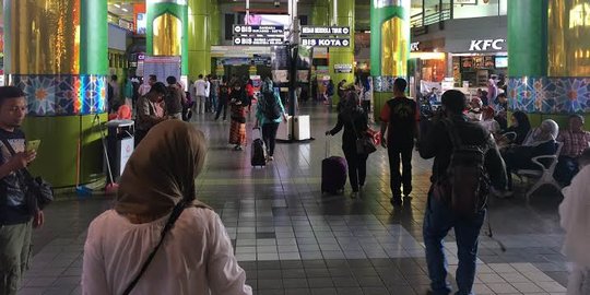 Jumlah Pemudik Tertinggi di Stasiun Gambir pada H-7 Lebaran Capai 20 Ribu Orang