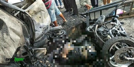 Avanza Tabrak 2 Motor di Cirebon 4 Orang Meninggal