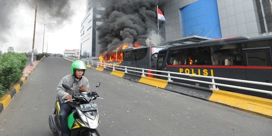 Polres Jakbar Bekuk 4 Perusuh Pembakar Bus Brimob saat Aksi 21 Mei