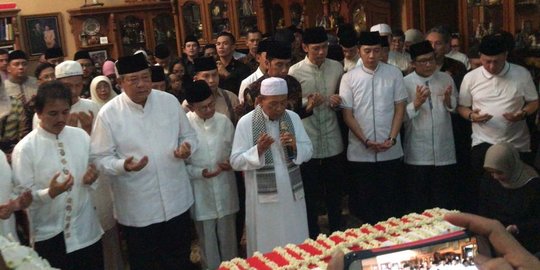 Presiden Jokowi Meninggalkan Kediaman SBY usai Satu Jam Melayat Ani Yudhoyono