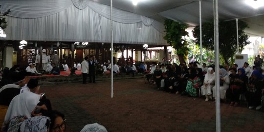 Warga dan Tokoh Mulai Berdatangan Melayat Jenazah Ani Yudhoyono di Puri Cikeas