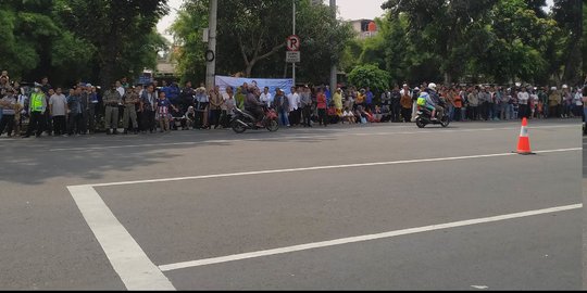 Antusias Warga Ingin Lihat Pemakaman Ani Yudhoyono di TMP Kalibata