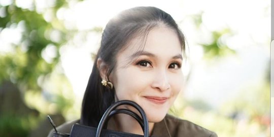 Intip Gaya Santai ala Sandra Dewi usai Ditinggal Pembantu Pulang Kampung