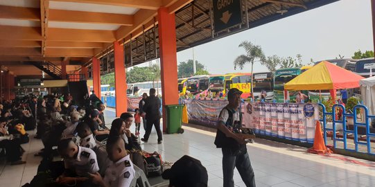 Terminal Kampung Rambutan Masih Didominasi Pemudik Sumatera
