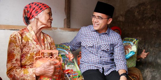 Kunjungi Penerima Rantang Kasih, Bupati Anas Minta Layanan Tak Terganggu Liburan